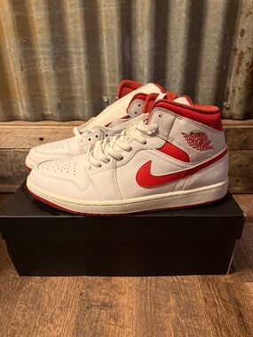 Nike Air Jordan 1 Mid SE White & Lobster Dune Red Mid-Top Basketball Sneakers